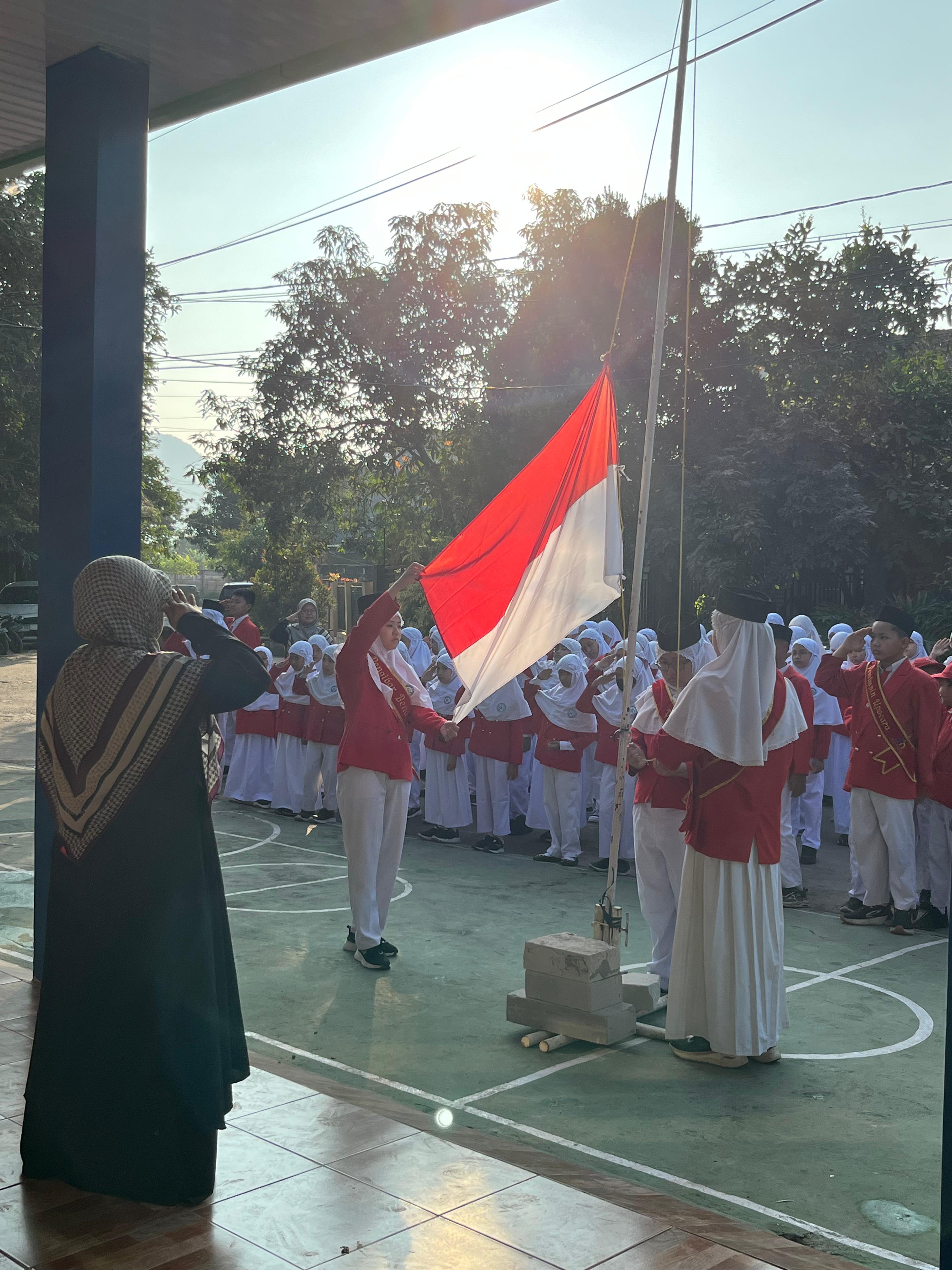 PENDIDIKAN DISIPLIN UPACARA BENDERA