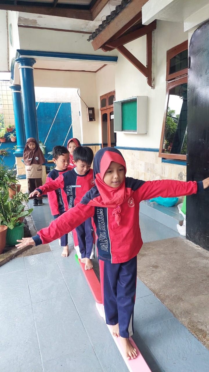 STIMULASI PERKEMBANGAN SISWA UNTUK MELATIH FOKUS