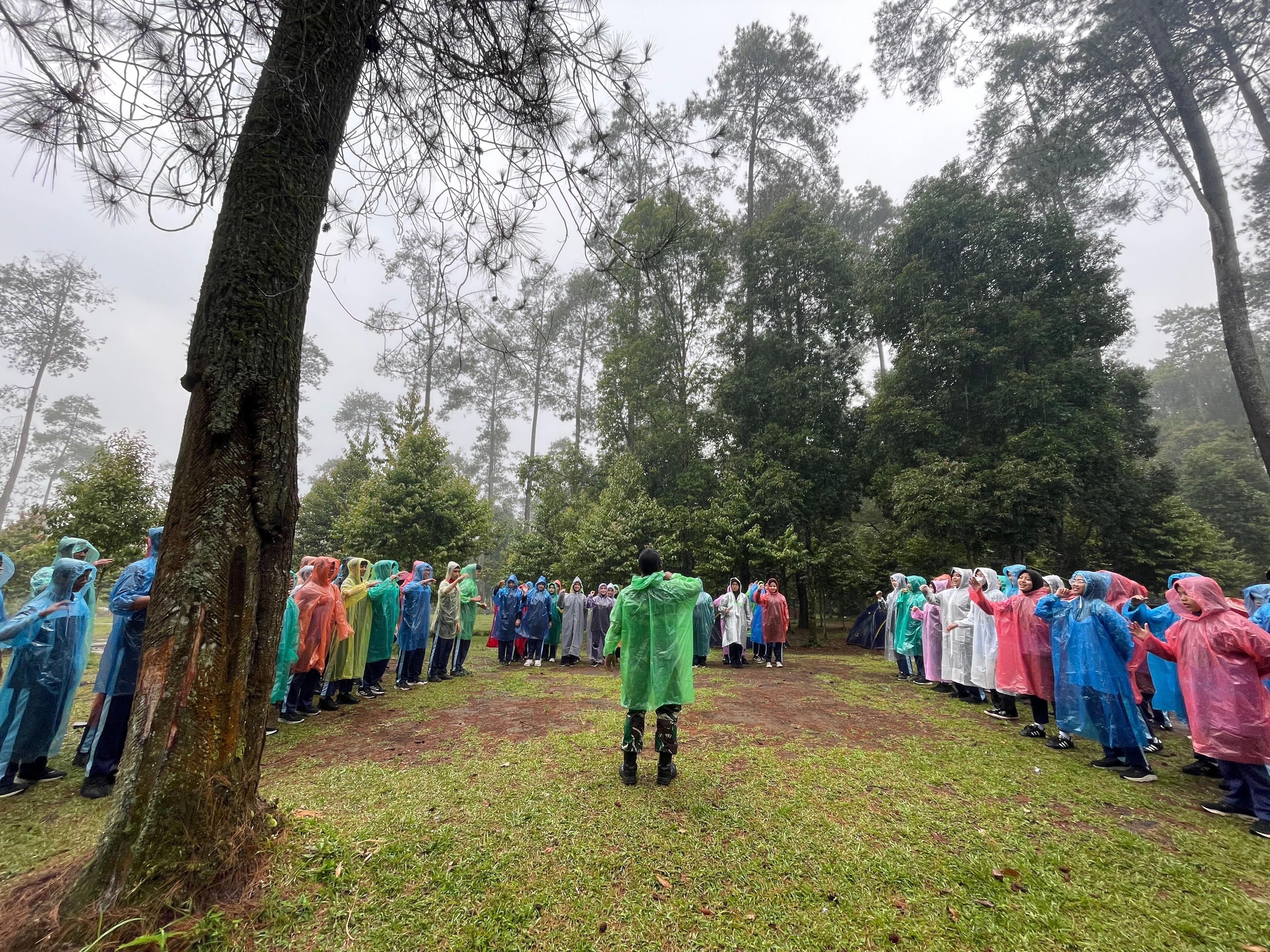 DHIS Secondary Lembang Tanamkan Nilai Taqwa dan Karakter Unggul Lewat Akhlaq & Character Camp